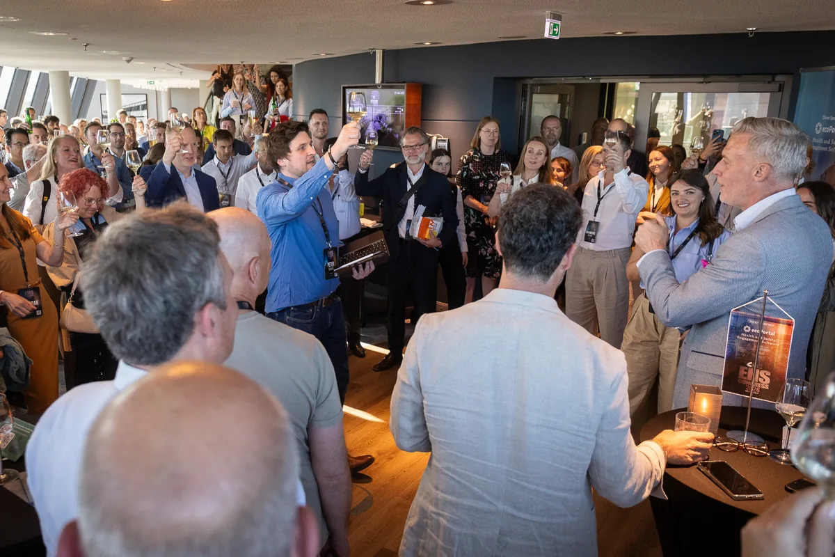 Delegates raising a toast at the EHS Congress evening reception